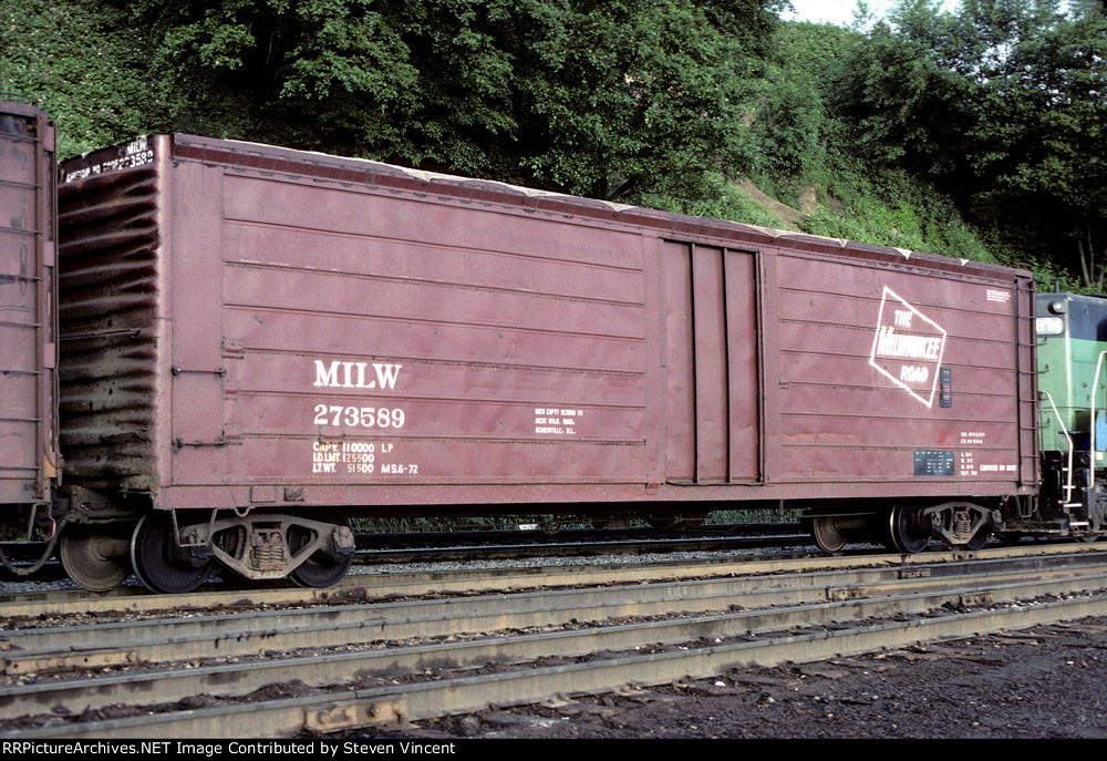 Milwaukee Road woodchip car MILW #273589